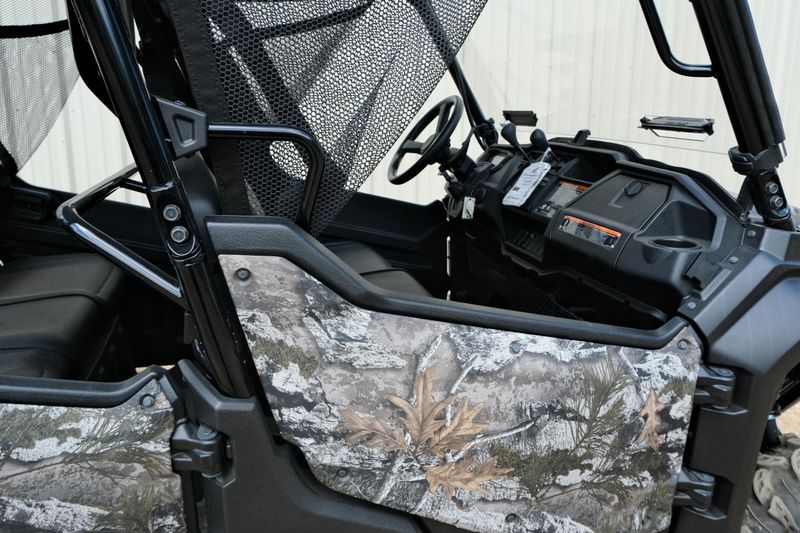 NEW 2025 HONDA PIONEER 10006 DELUXE CREW Image 14