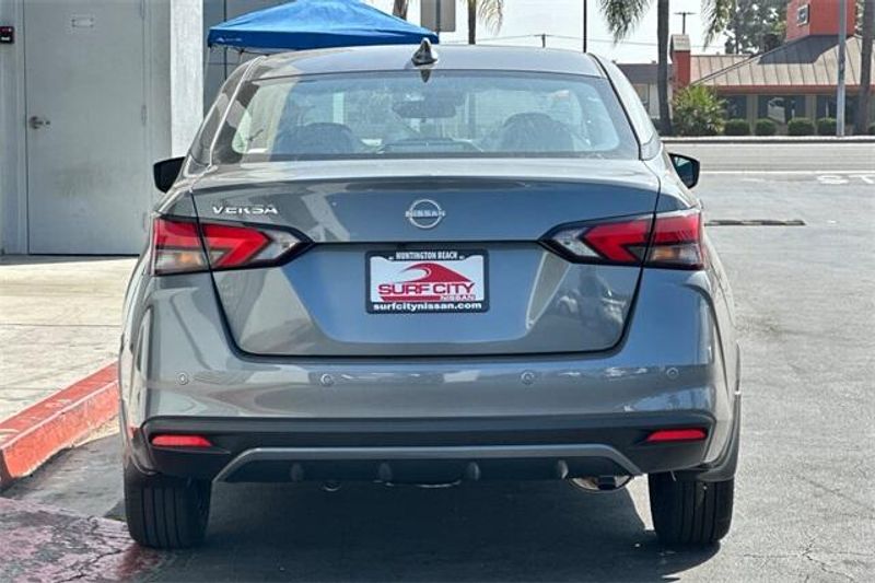 New 2025 Nissan Versa 1.6 SVImage 4