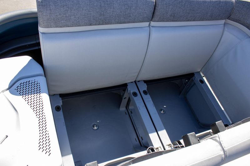 NEW 2026 SEADOO SWITCH CRUISE 21 300HP TECH PACKAGE WITH PAINTED TRAILER Image 23