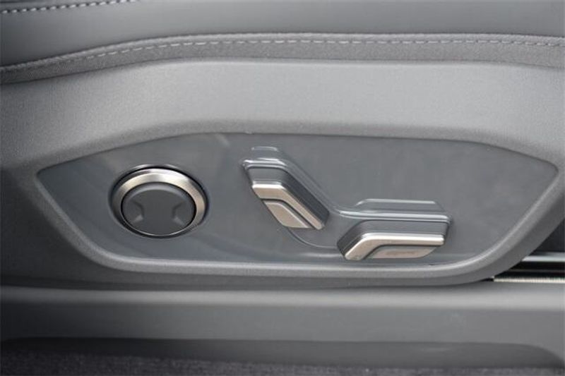 New 2026 Kia EV9 Light Long RangeImage 13