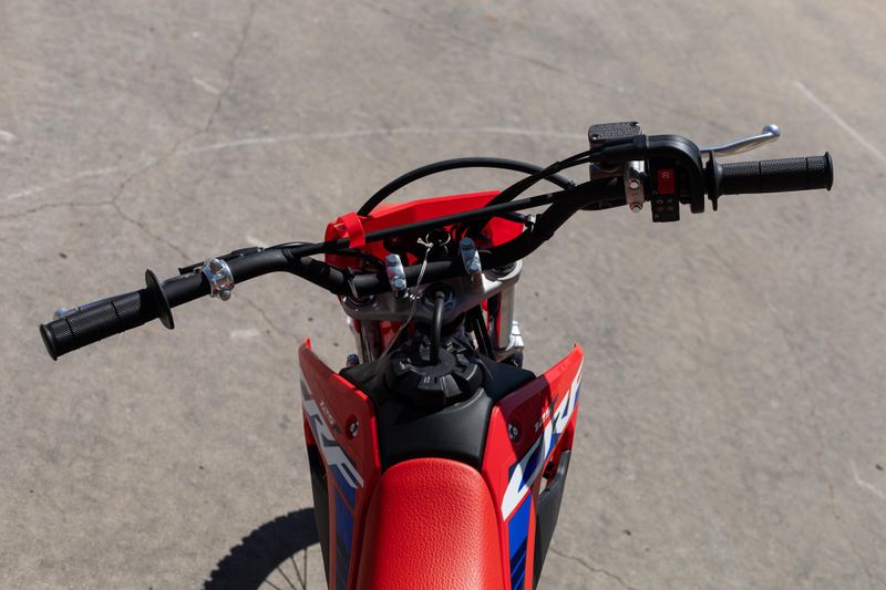 2025 Honda CRF125F BIG WHEEL RED Image 4