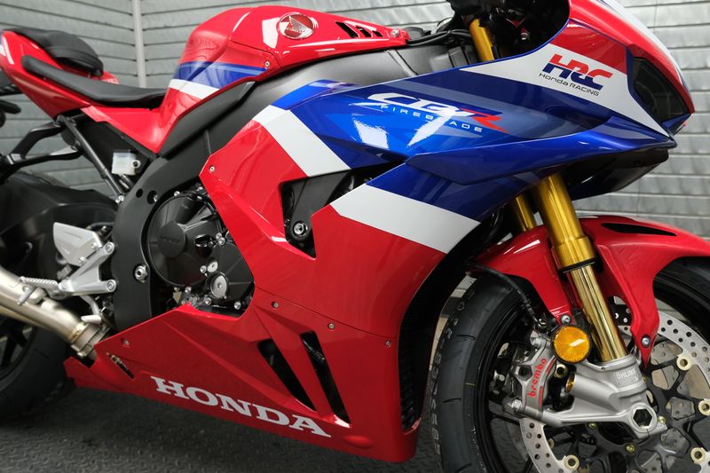 NEW 2026 HONDA CBR1000RRR FIREBLADE SP Image 15