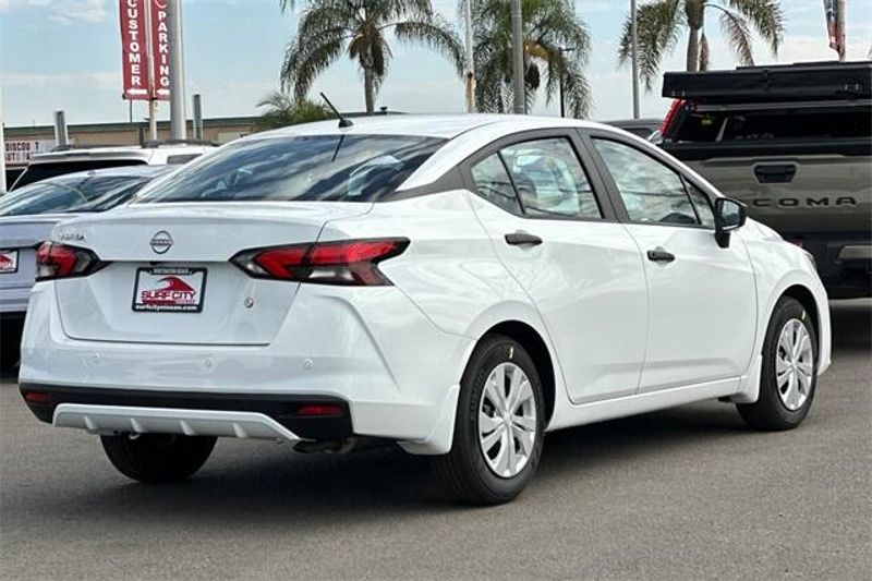 New 2025 Nissan Versa 1.6 SImage 3