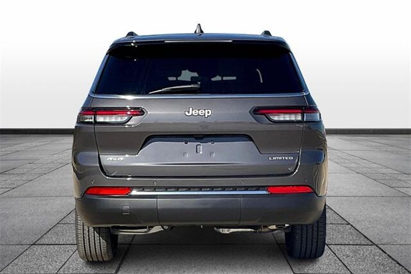 2025 Jeep Grand Cherokee L Limited 4x4Image 4