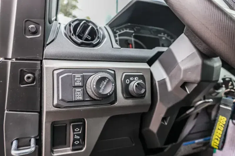 2025 Polaris RANGER CREW XD 1500 NORTHSTAR EDITION ULTIMATE GHOST WHITE METALLIC SMOKE Image 20