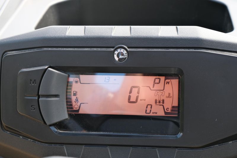 2025 Can-Am DEFENDER DPS HD7 COMPASS GREEN Image 13