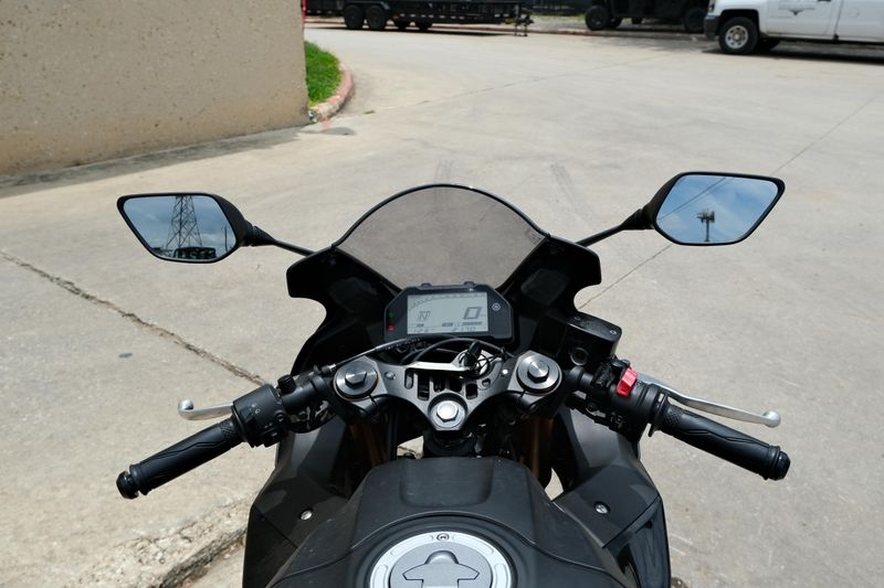 2019 Yamaha YZFR3 BLACK Image 17