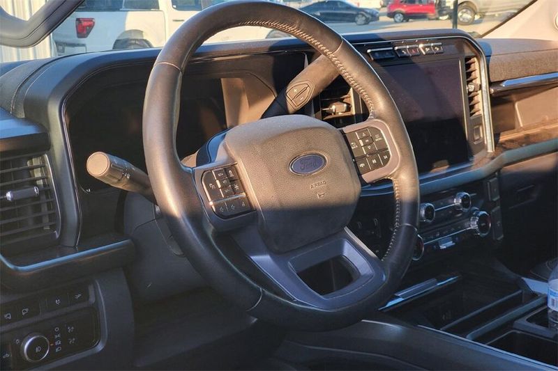 2023 Ford F-350 Lariat photo 4