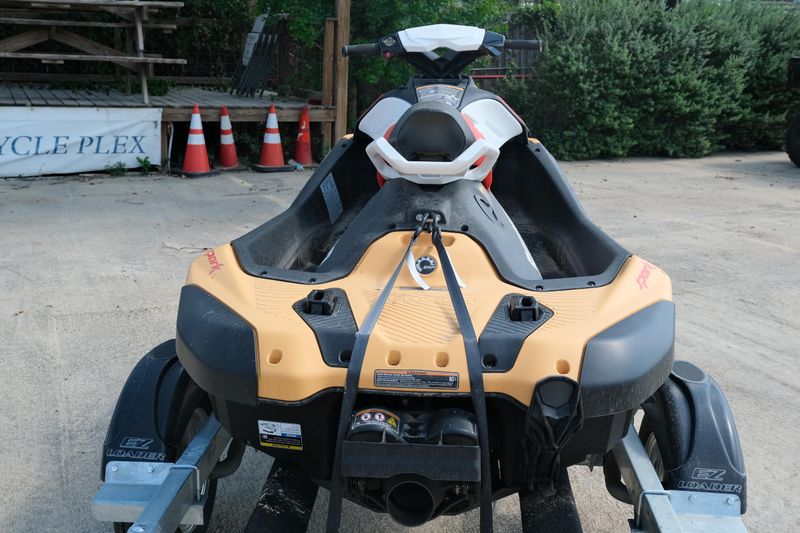New 2025 SEADOO SPARK FOR 2 SUNRISE ORANGE AND DRAGON RED Image 4