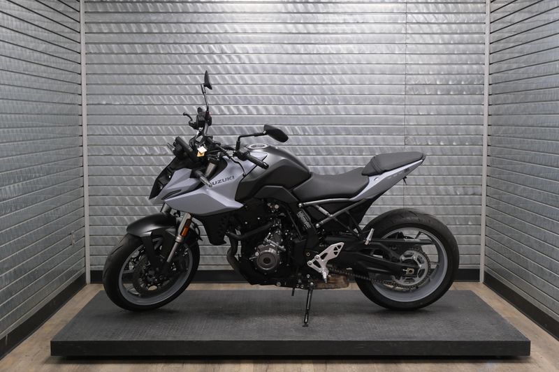 USED 2024 SUZUKI GSX-8S Image 6