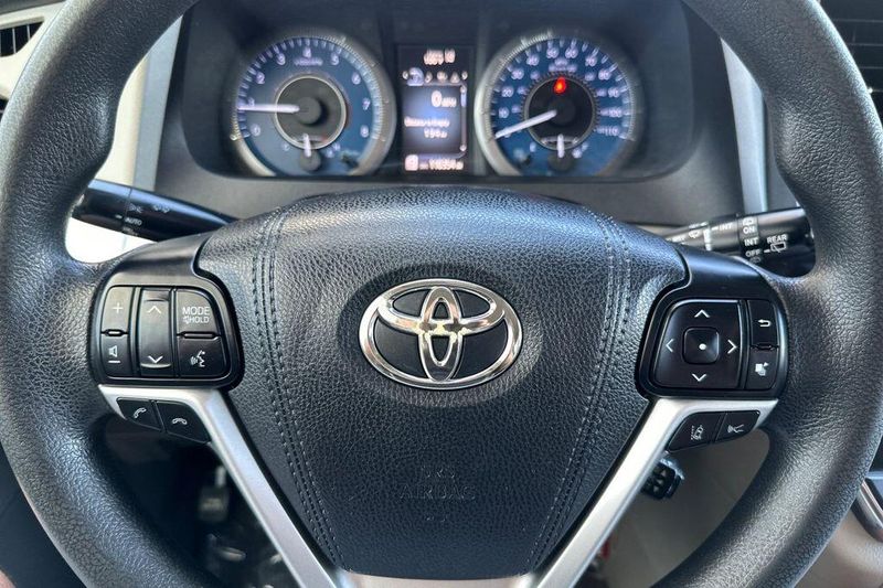 Used 2018 Toyota Sienna LEImage 22