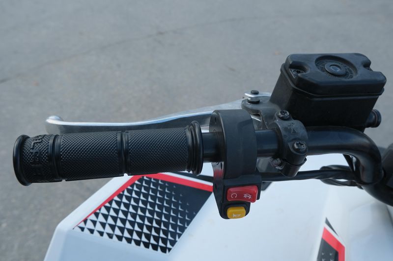 Used 2023 Polaris OUTLAW 70 EFI BRIGHT WHITE AND RED Image 13