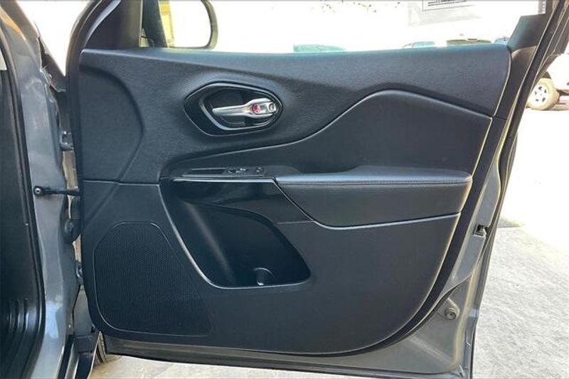 Used 2023 Jeep Cherokee AltitudeImage 23