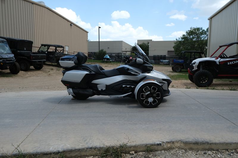 2024 Can-Am SPYDER RT LIMITED HYPER SILVER WITH PLATINUMImage 7