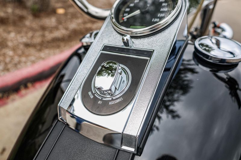 2004 HARLEY SOFTAIL STANDARD  BLACK Image 9