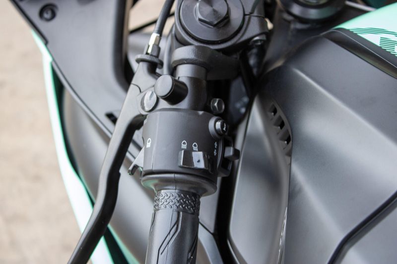 NEW 2026 YAMAHA YZFR3 ABS Image 8