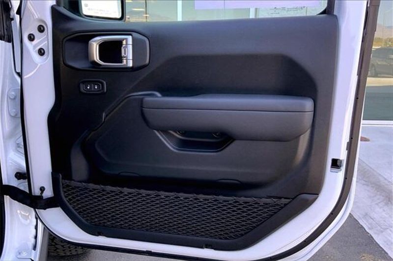 Used 2022 Jeep Wrangler 4xE Unlimited Rubicon 4xeImage 23