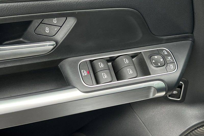 2023 Mercedes-Benz EQB 300Image 12