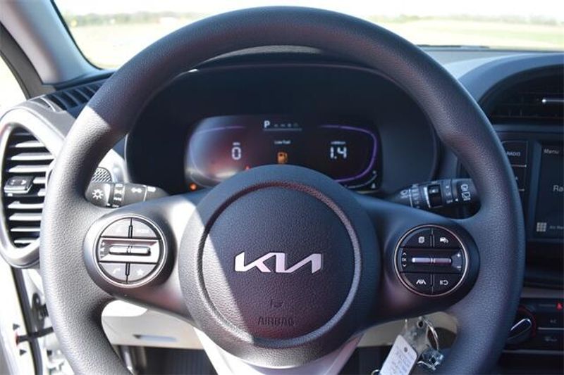 New 2025 Kia Soul LXImage 23
