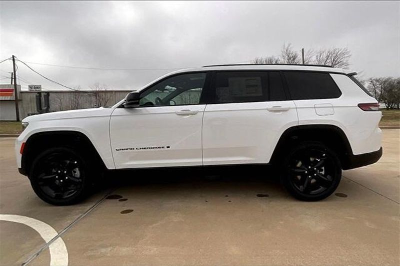 2025 Jeep Grand Cherokee L Altitude X 4x4Image 13