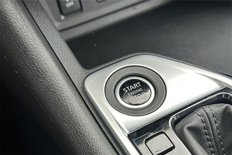 New 2025 Nissan Sentra SVImage 18