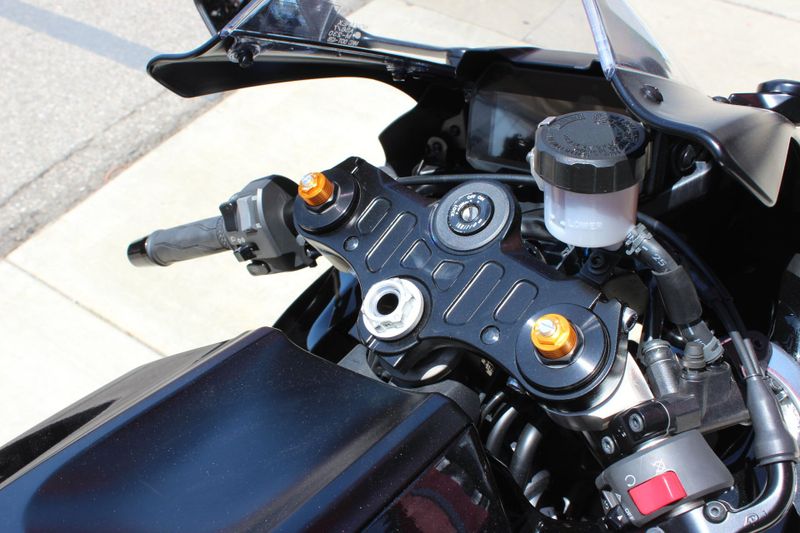 2025 Yamaha YZF R7 Image 5