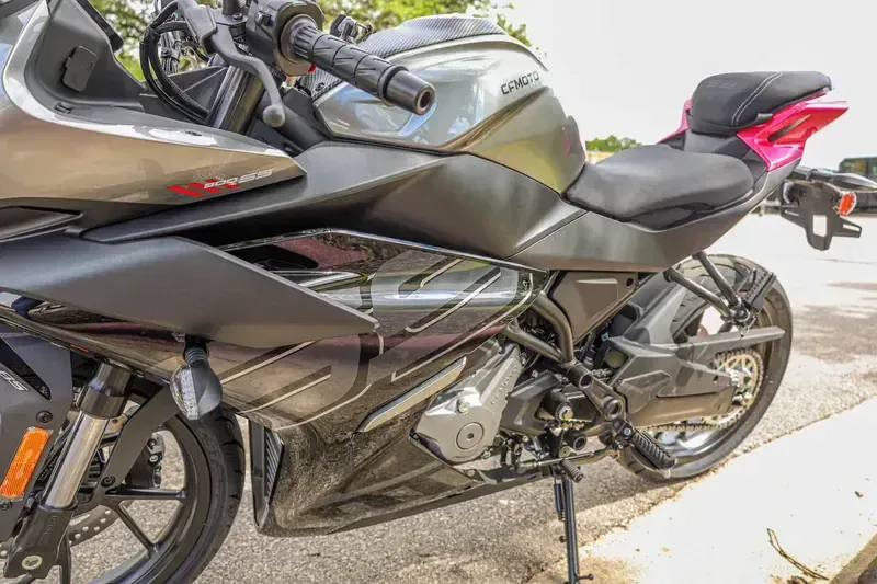 NEW 2026 CFMOTO 300SS Image 13