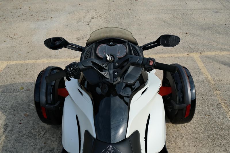 USED 2014 CAN-AM RD SPYDER RS S 991 Image 17