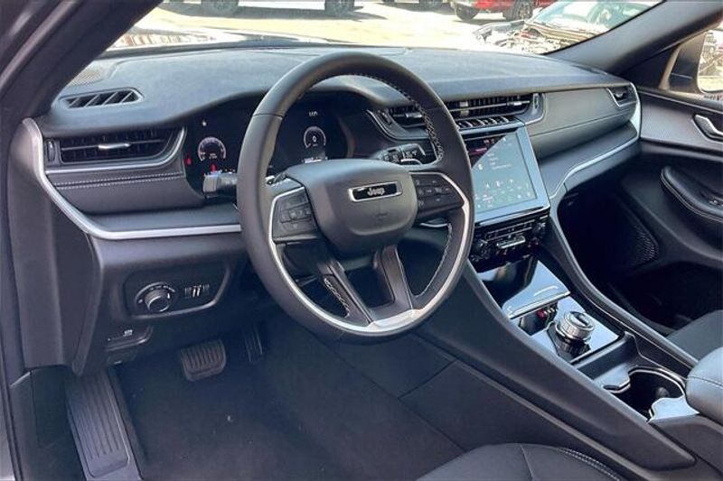 New 2025 Jeep Grand Cherokee Laredo X 4x4Image 6