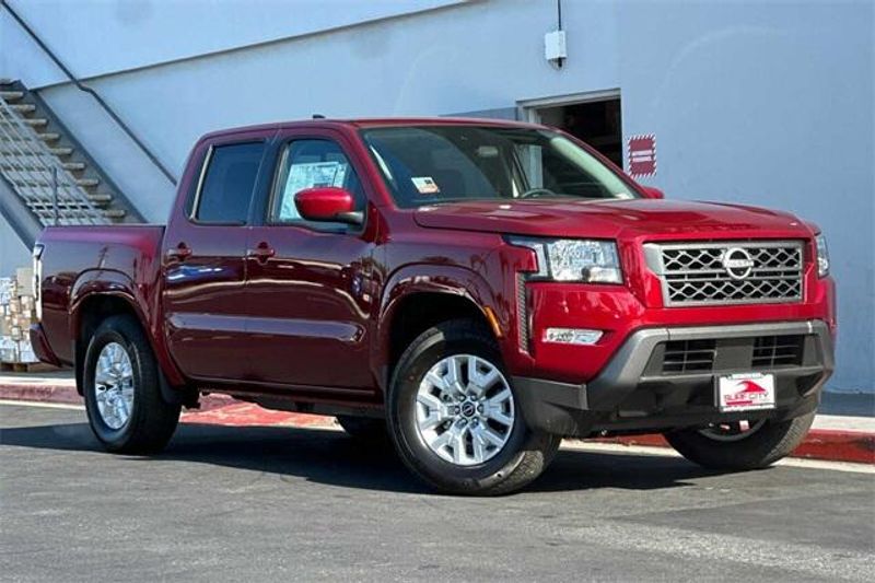 2024 Nissan Frontier SVImage 1