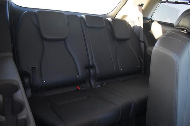 New 2025 Kia Carnival Hybrid EXImage 14