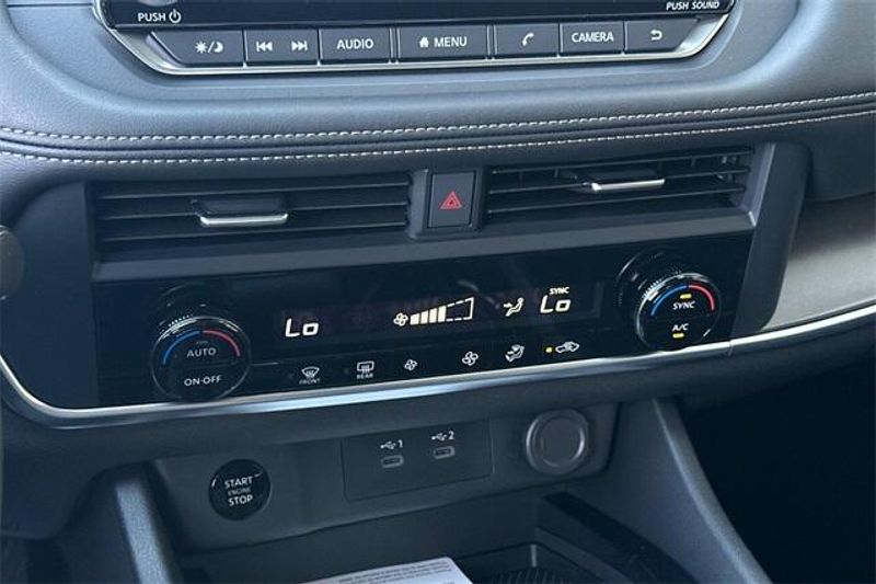 New 2025 Nissan Rogue SVImage 17
