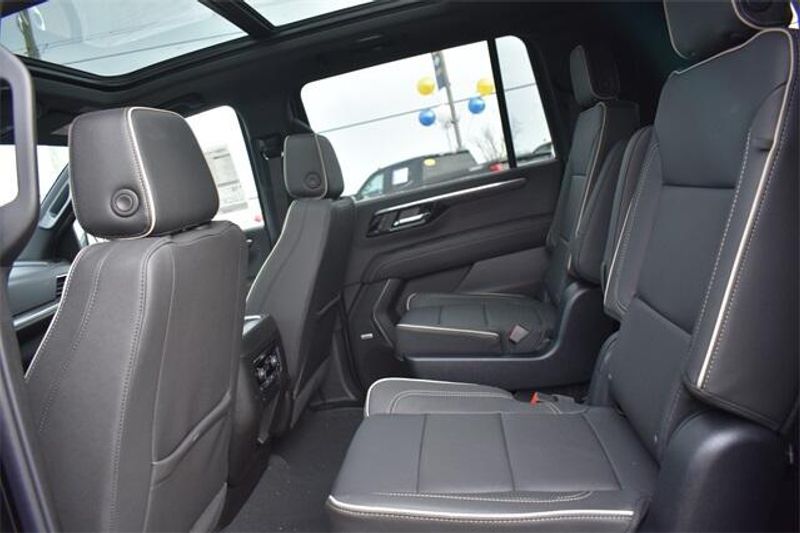 2025 Chevrolet Suburban PremierImage 24