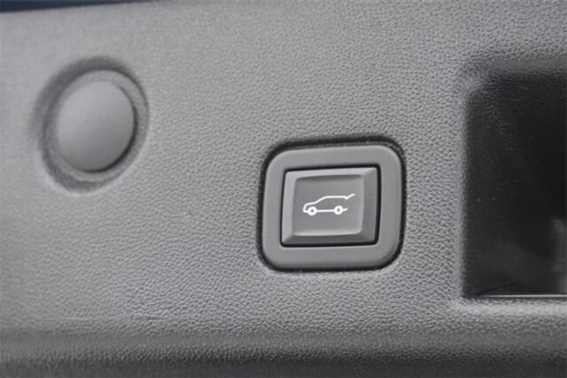 Used 2020 Chevrolet Equinox LTImage 18