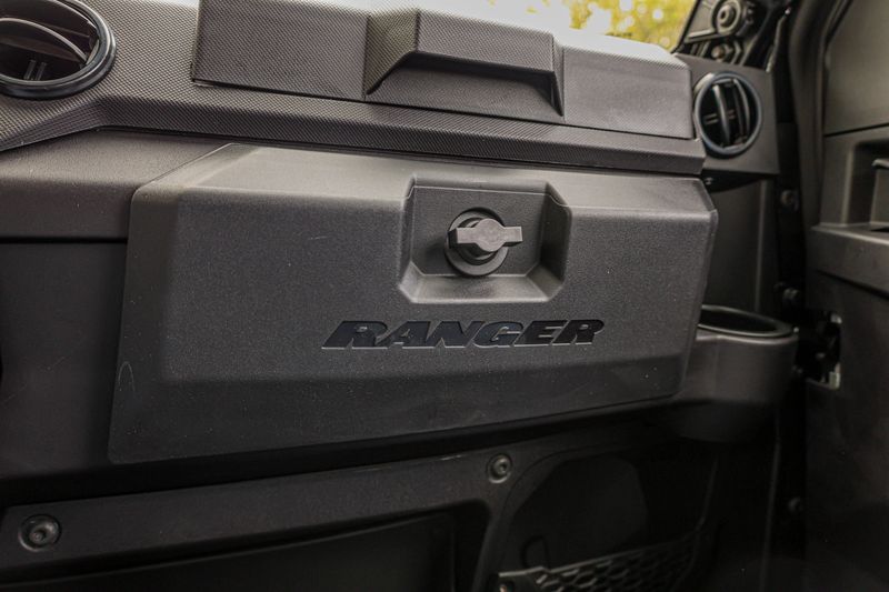 NEW 2027 POLARIS RANGER CREW XP 1000 CAB Image 12
