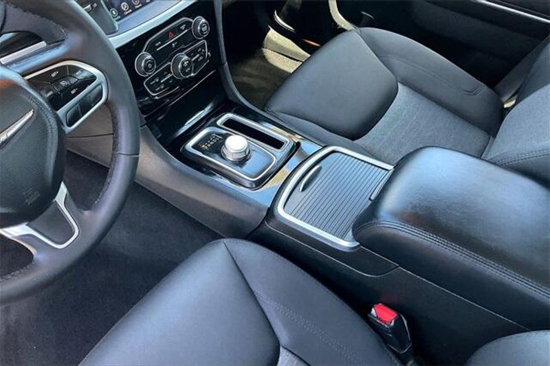 2023 Chrysler 300 TouringImage 17