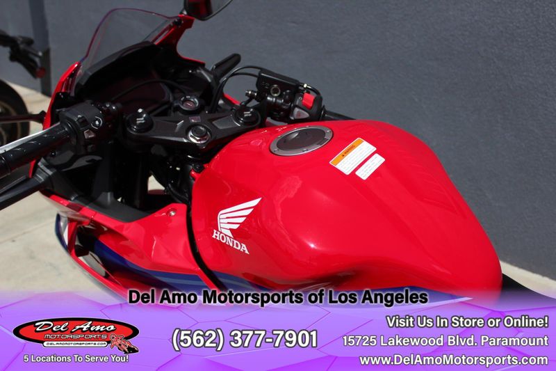 2025 Honda CBR500R Image 8