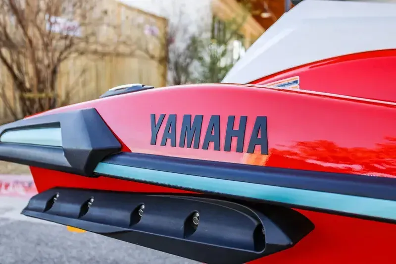 2025 Yamaha VX LIMITED TORCH RED Image 5