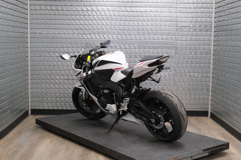 NEW 2026 HONDA CBR1000R Image 5