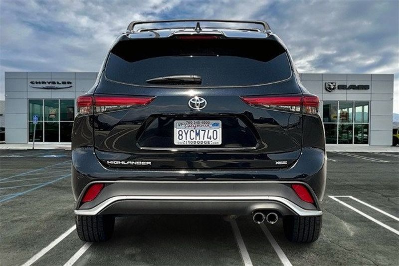 2021 Toyota Highlander XSEImage 3