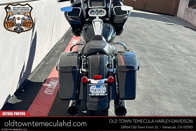 2015 Harley-Davidson Road Glide in a BLACK W/ PINSTRIPE exterior color. BMW Motorcycles of Temecula – Southern California (951) 506-6903 bmwmotorcyclesoftemecula.com 