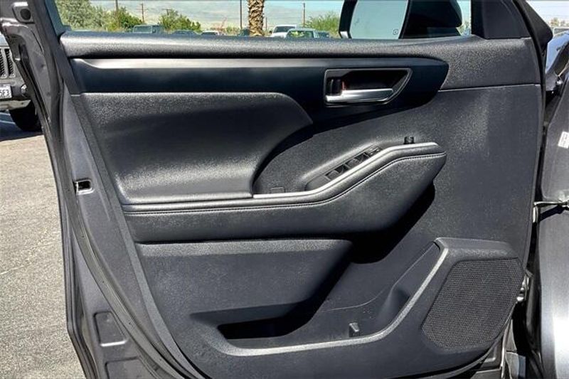 Used 2023 Toyota Highlander XSEImage 22