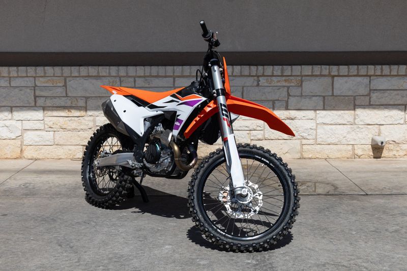 2024 KTM 450 SX-F in a ORANGE exterior color. Family PowerSports (877) 886-1997 familypowersports.com 