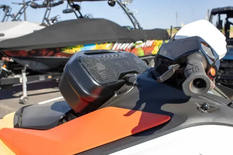 NEW 2026 SEADOO SPARK FOR 3 90HP CONVENIENCE PACKAGE WITH SOUND SYSTEM Image 7