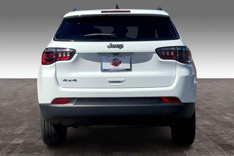 2025 Jeep Compass Latitude photo 3