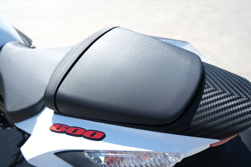 2025 Suzuki GSXR600Image 16