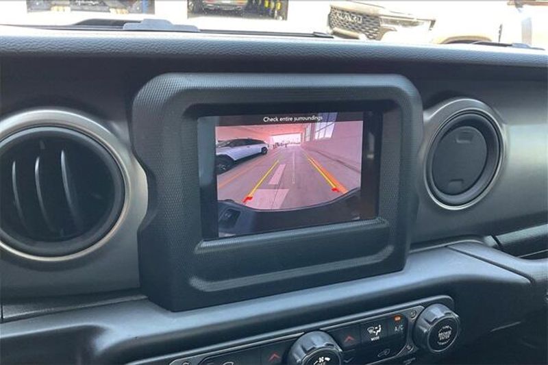 2022 Jeep Gladiator Willys photo 20