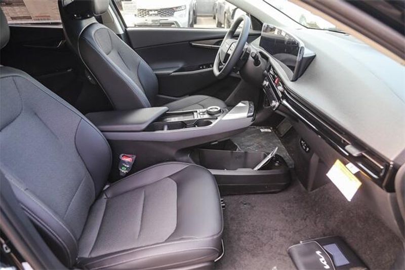 2025 Kia EV6 LightImage 9