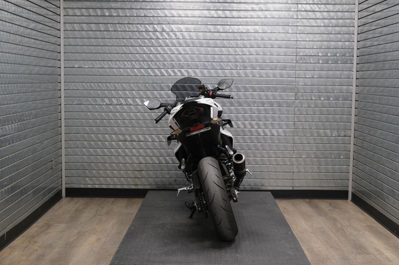 2024 CFMOTO 450SS NEBULA WHITEImage 4