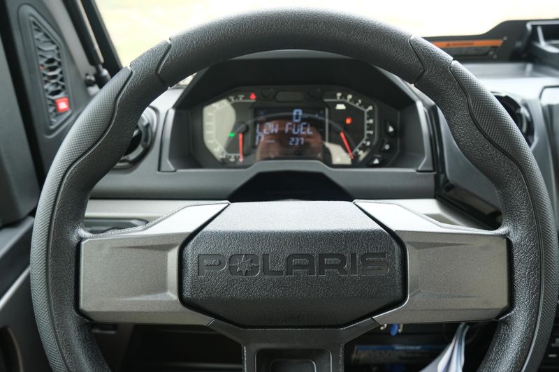 New 2025 Polaris RANGER CREW XD 1500 NORTHSTAR EDITION ULTIMATE GHOST WHITE METALLIC SMOKE Image 14